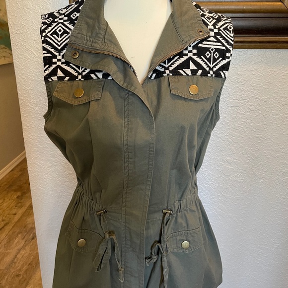 Vest - Picture 1 of 2